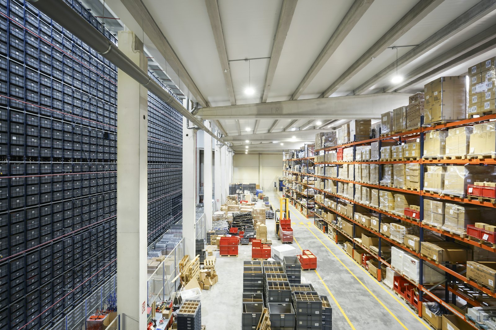 Clean, well-organised warehouse floor